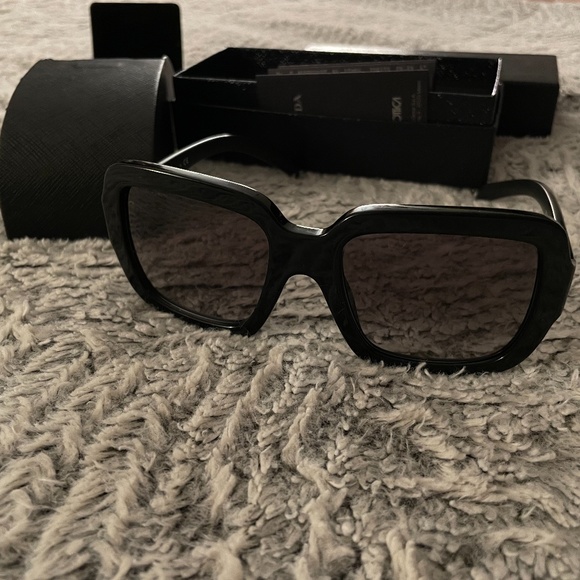 Prada sunglasses SPR07R